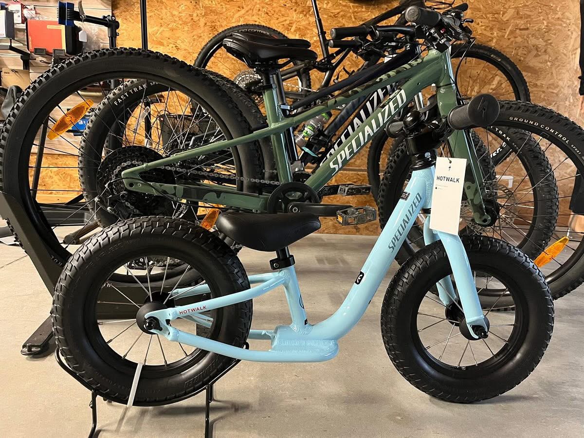 Specialized Draisienne Hotwalk _ année 2025 _ 160€